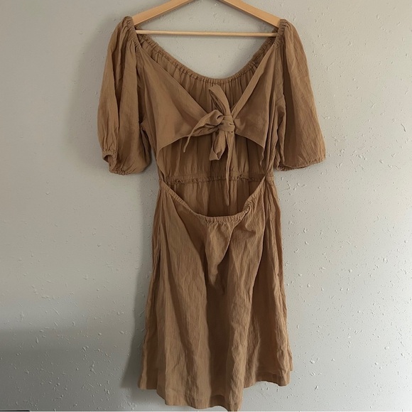 NWT Old Navy Tan Tie Back Cutout Back Mini Dress Neutral Casual Medium - Picture 4 of 4